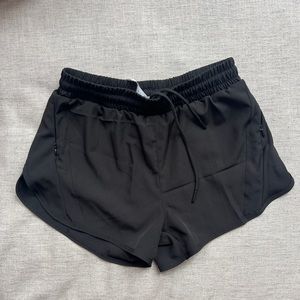 Lululemon Hotty Hot Shorts - size 6 - brand new